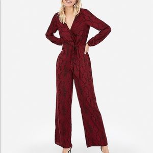 Express”S”Jumpsuit in red/black🐍 snakeprint/NWT💕